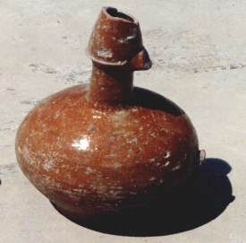Redoma: especie de botella con asa.